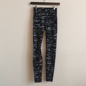 Lululemon Wunder Under Luxtreme - Black/White - 4